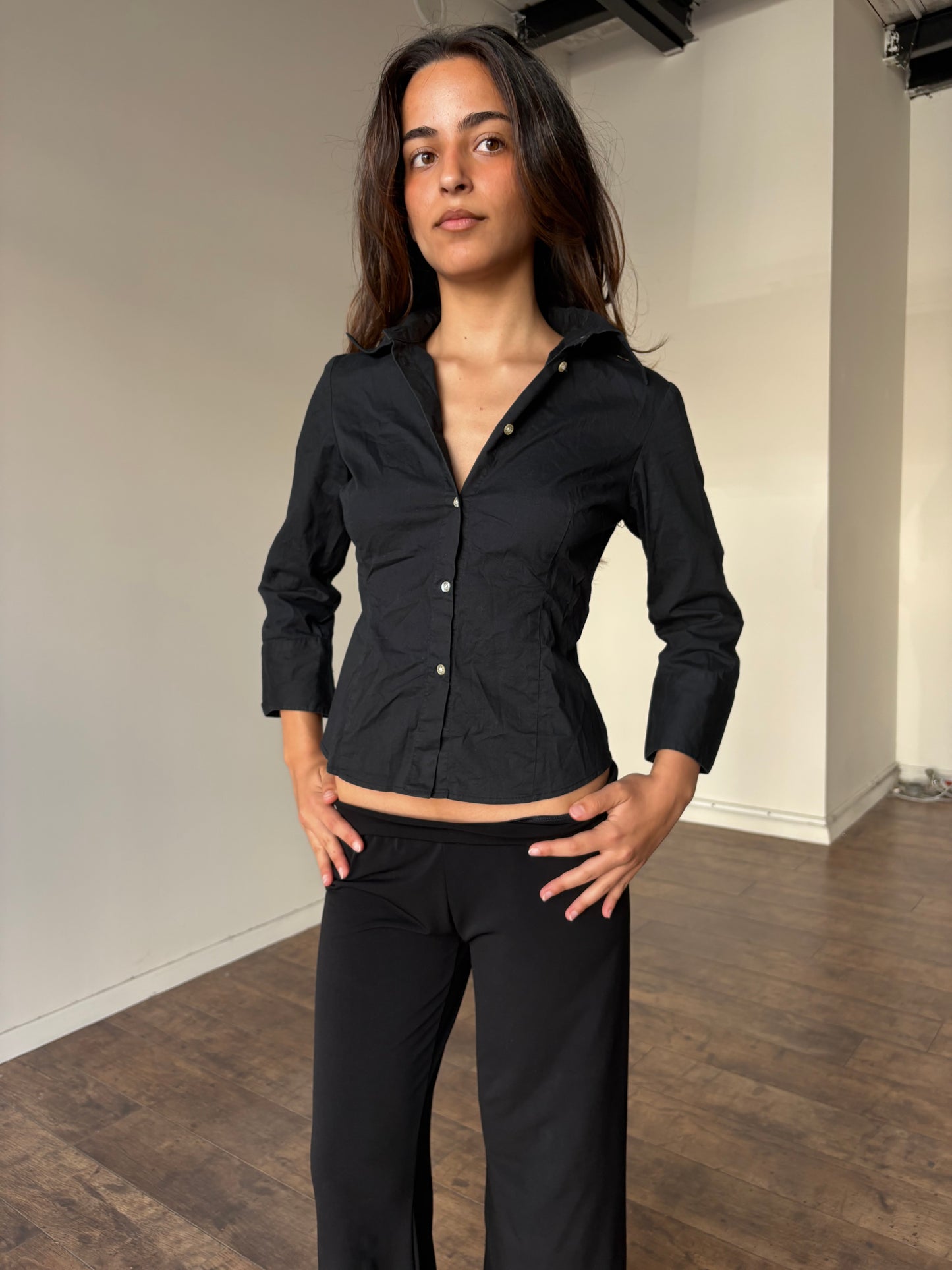 Graphic button up