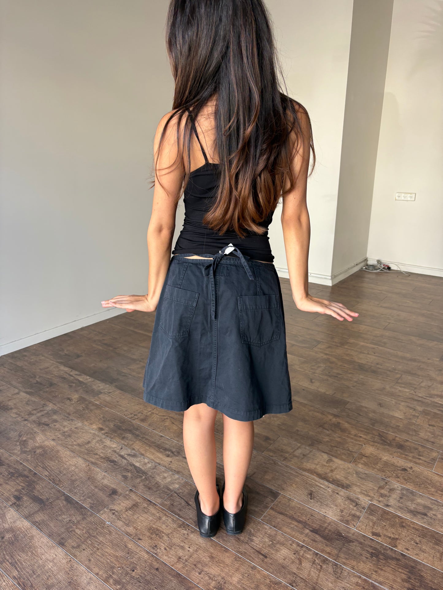 Mid sporty skirt w warp-up detailing